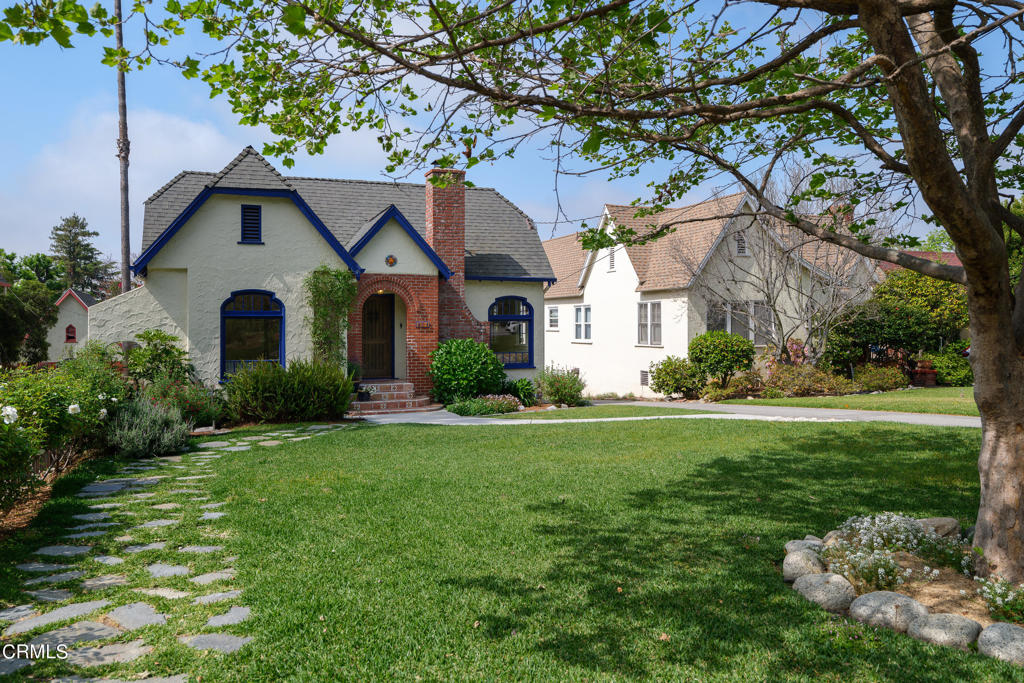 404 E Las Flores Drive