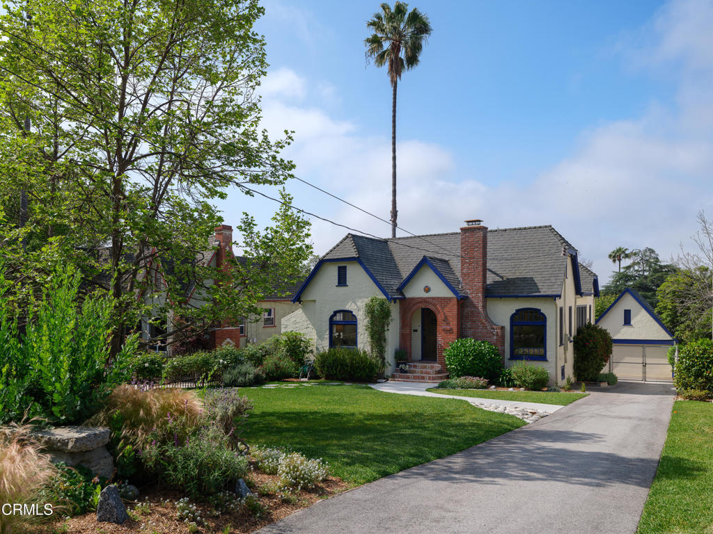 404 E Las Flores Drive
