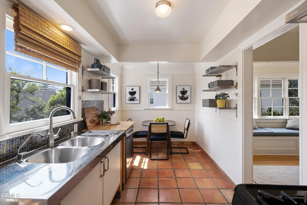 404 E Las Flores Drive