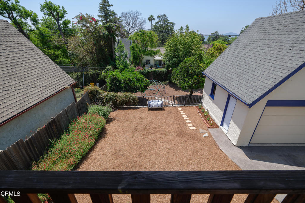 404 E Las Flores Drive