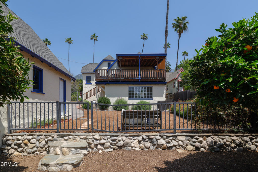 404 E Las Flores Drive