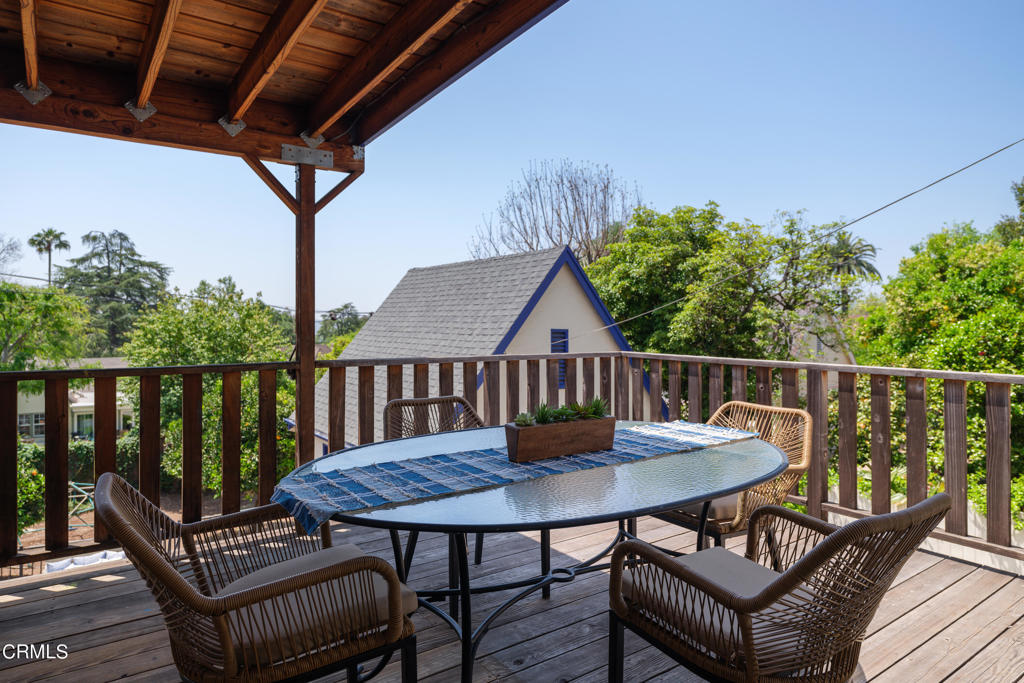 404 E Las Flores Drive