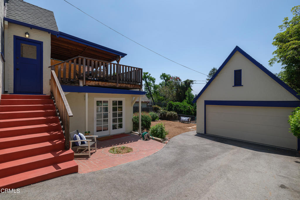 404 E Las Flores Drive