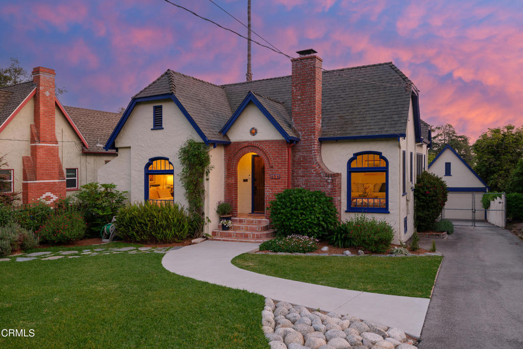 404 E Las Flores Drive