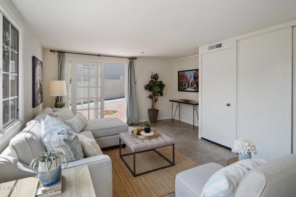 404 E Las Flores Drive