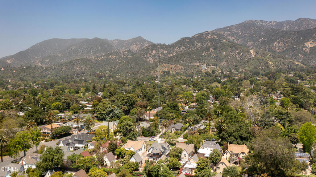 404 E Las Flores Drive