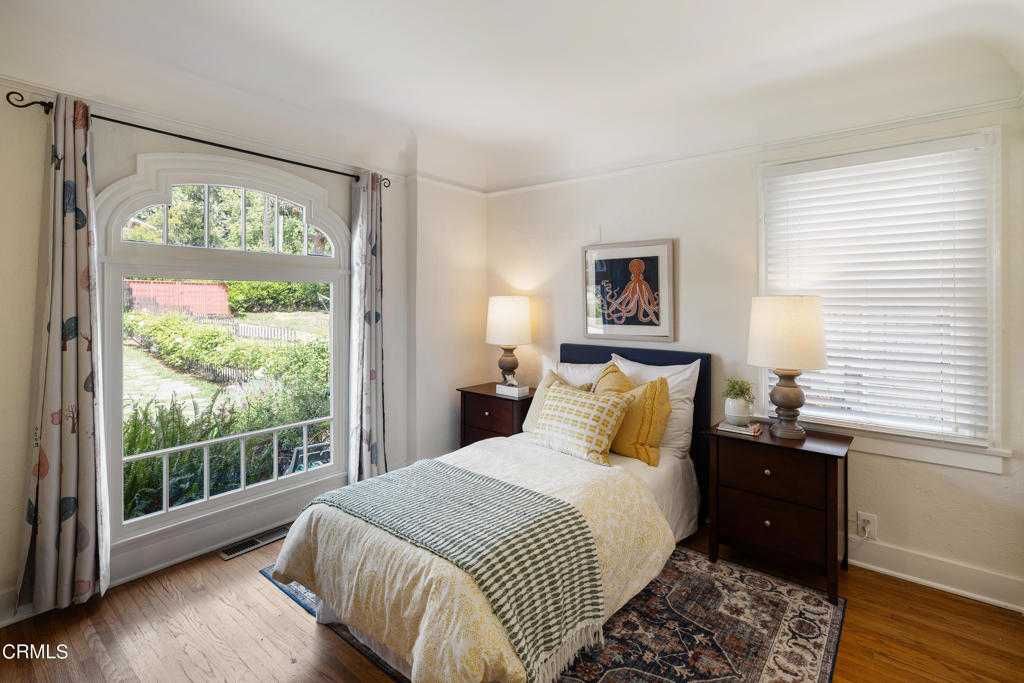 404 E Las Flores Drive