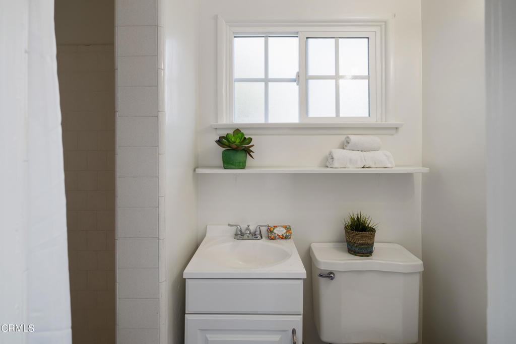 404 E Las Flores Drive