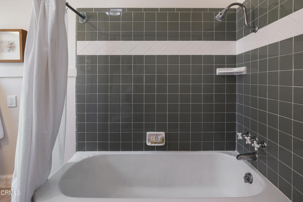 404 E Las Flores Drive