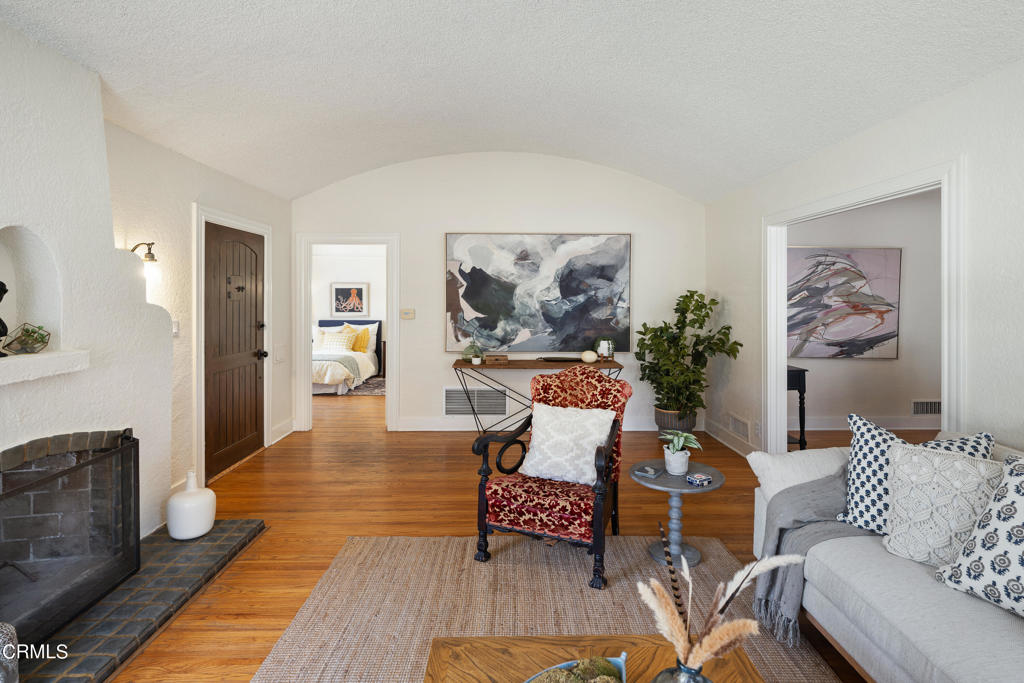 404 E Las Flores Drive