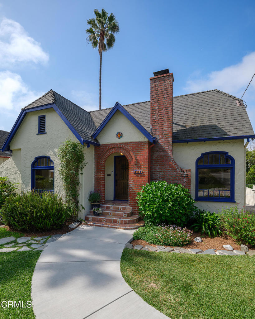 404 E Las Flores Drive