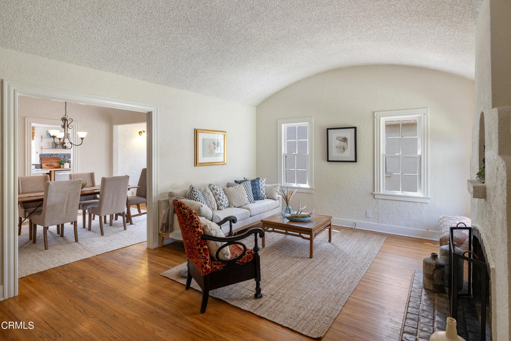 404 E Las Flores Drive