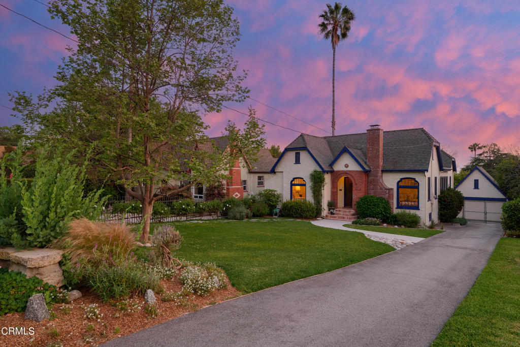 404 E Las Flores Drive