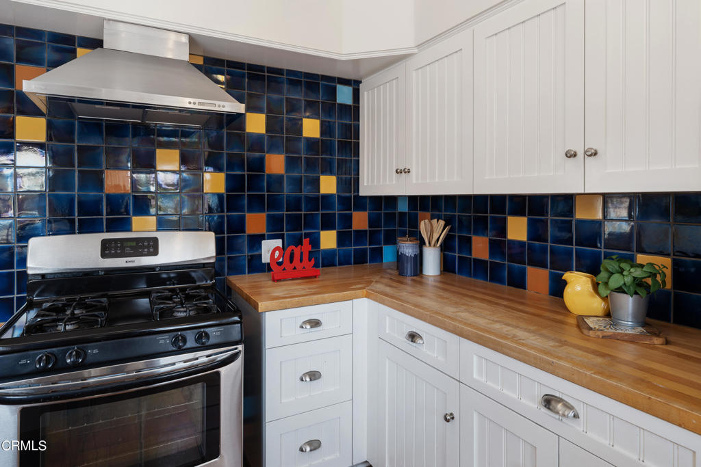 404 E Las Flores Drive