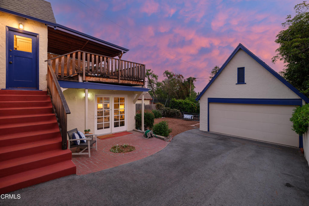 404 E Las Flores Drive