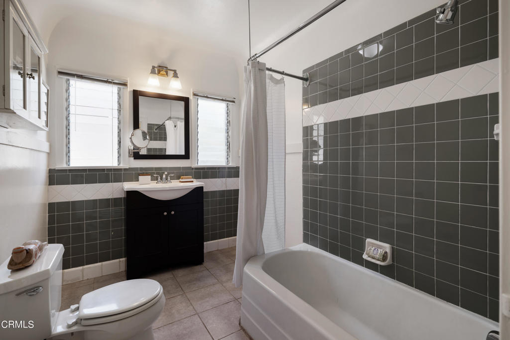 404 E Las Flores Drive