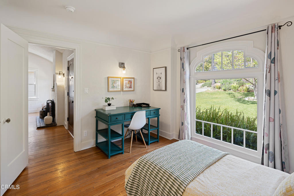 404 E Las Flores Drive