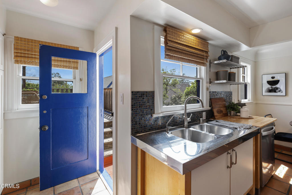 404 E Las Flores Drive