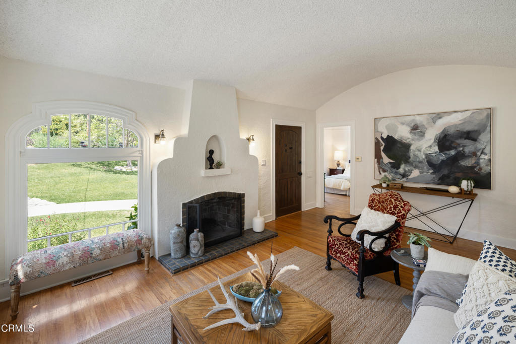 404 E Las Flores Drive