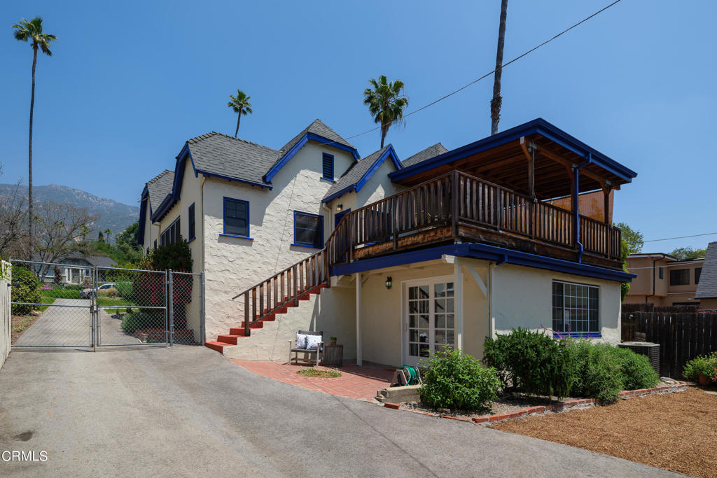 404 E Las Flores Drive