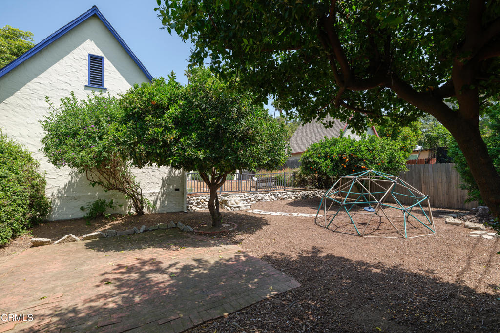 404 E Las Flores Drive