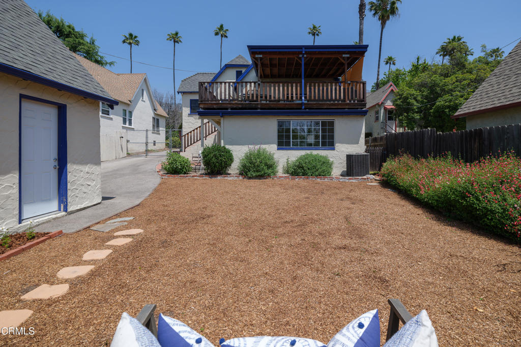 404 E Las Flores Drive