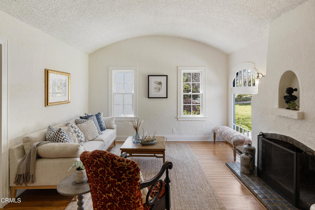 404 E Las Flores Drive