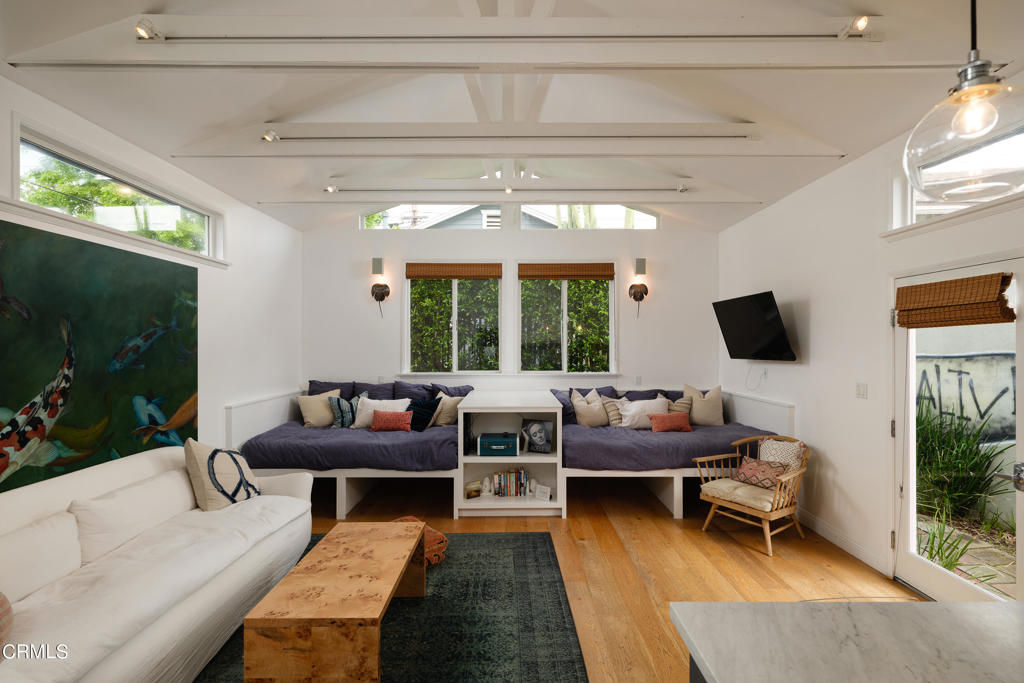 2325 Montrose Avenue A