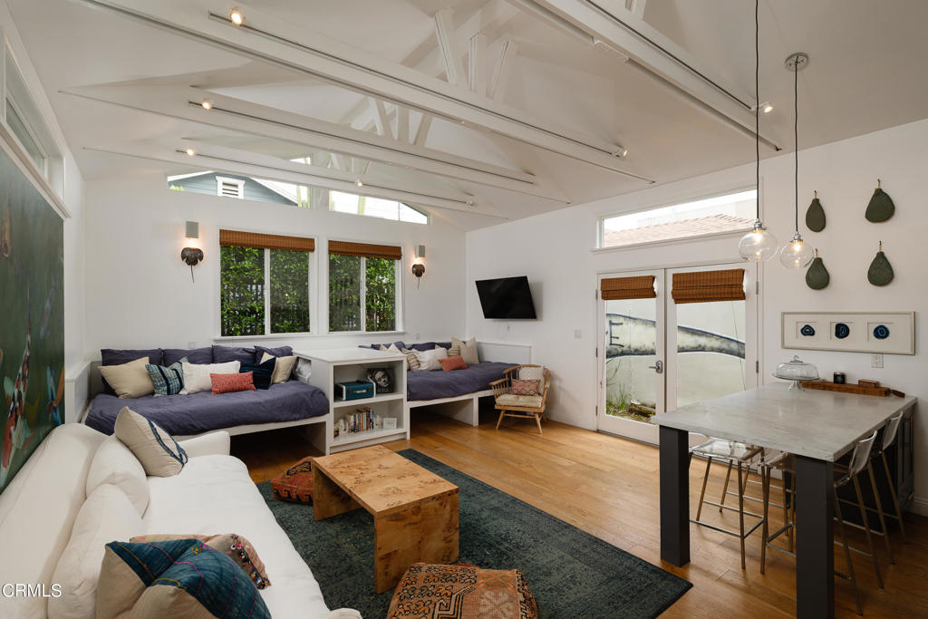 2325 Montrose Avenue A