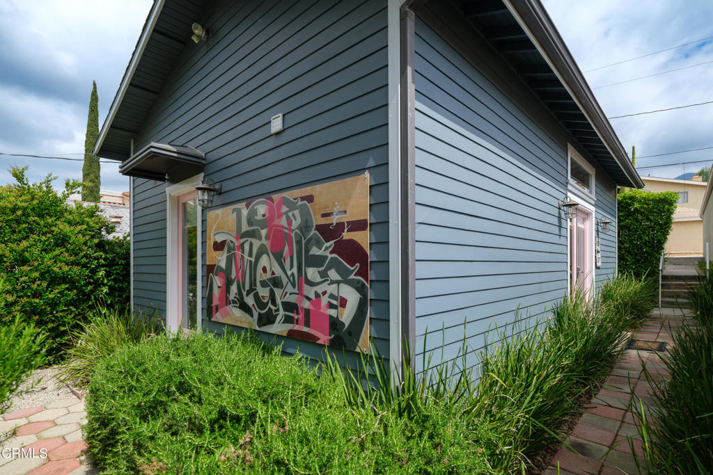 2325 Montrose Avenue A