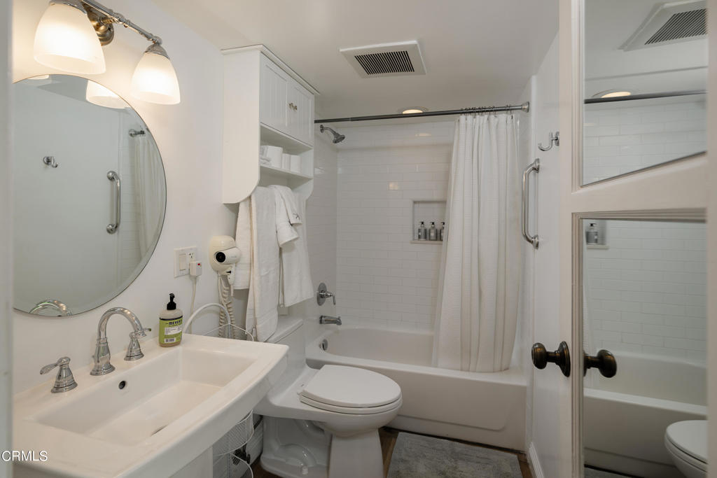 2325 Montrose Avenue A