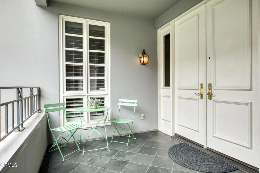 521 S Orange Grove Boulevard 200