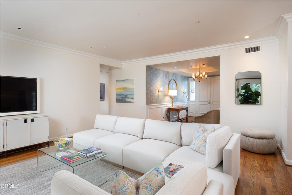 521 S Orange Grove Boulevard 200