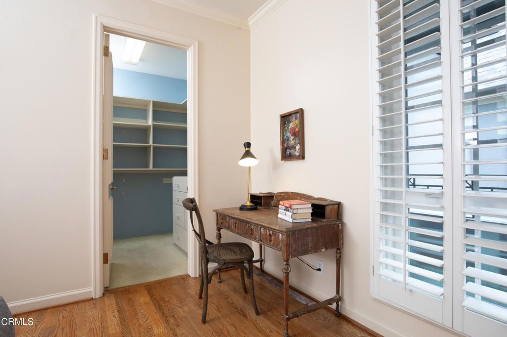 521 S Orange Grove Boulevard 200