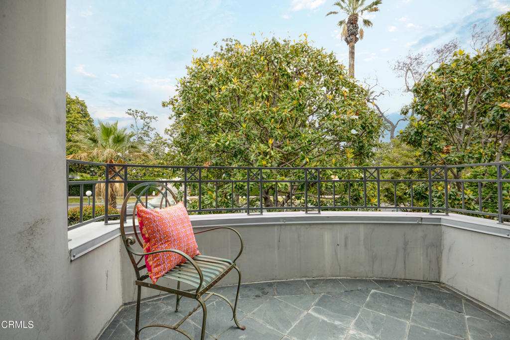 521 S Orange Grove Boulevard 200