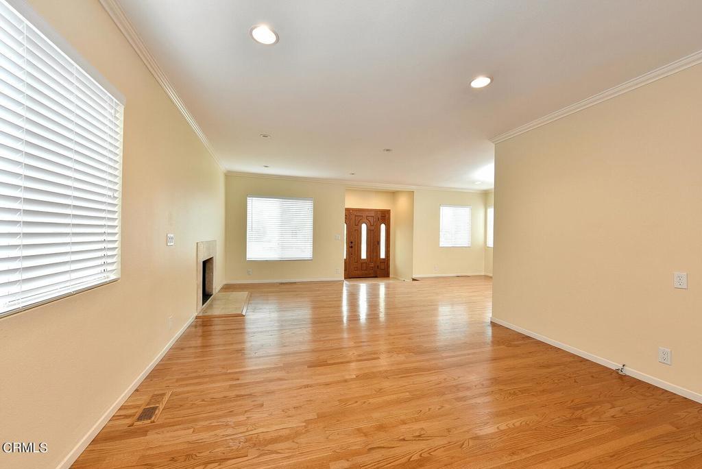 591 N Sunnyslope Avenue