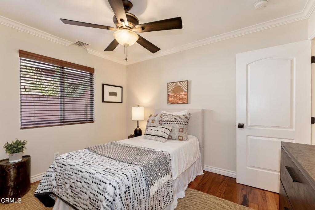 2555 Vista Laguna Terrace