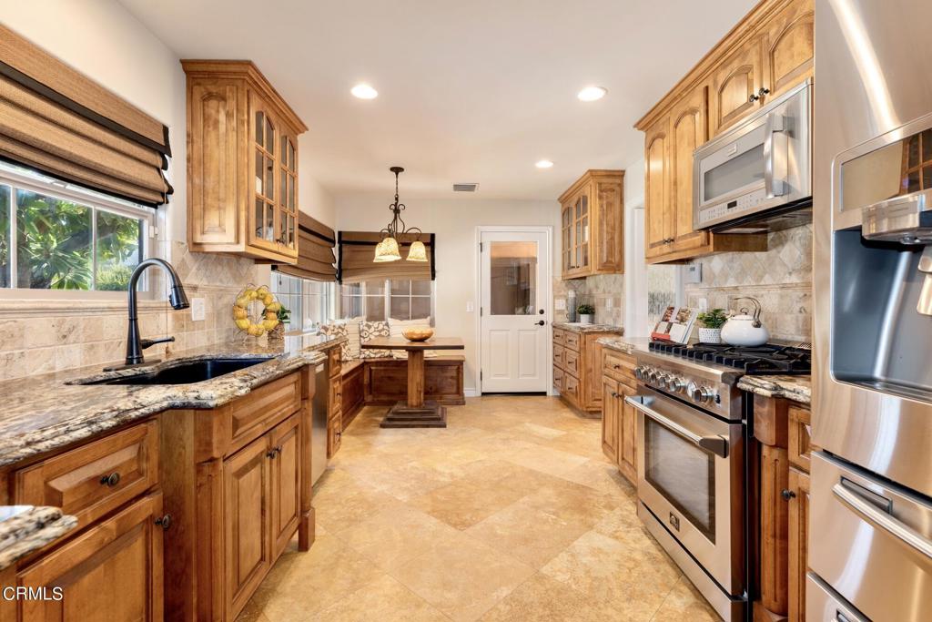 2555 Vista Laguna Terrace