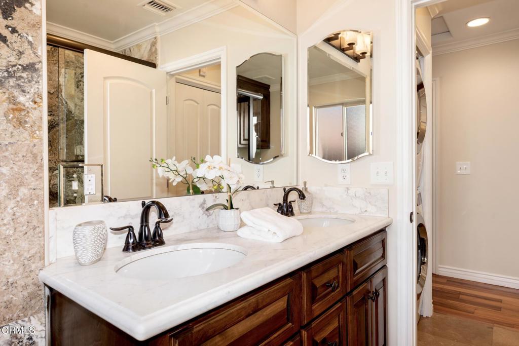 2555 Vista Laguna Terrace