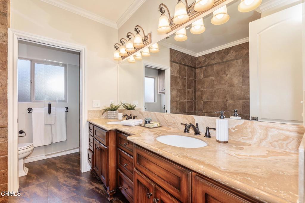 2555 Vista Laguna Terrace