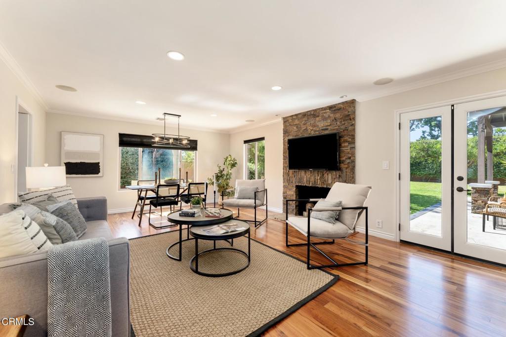 2555 Vista Laguna Terrace