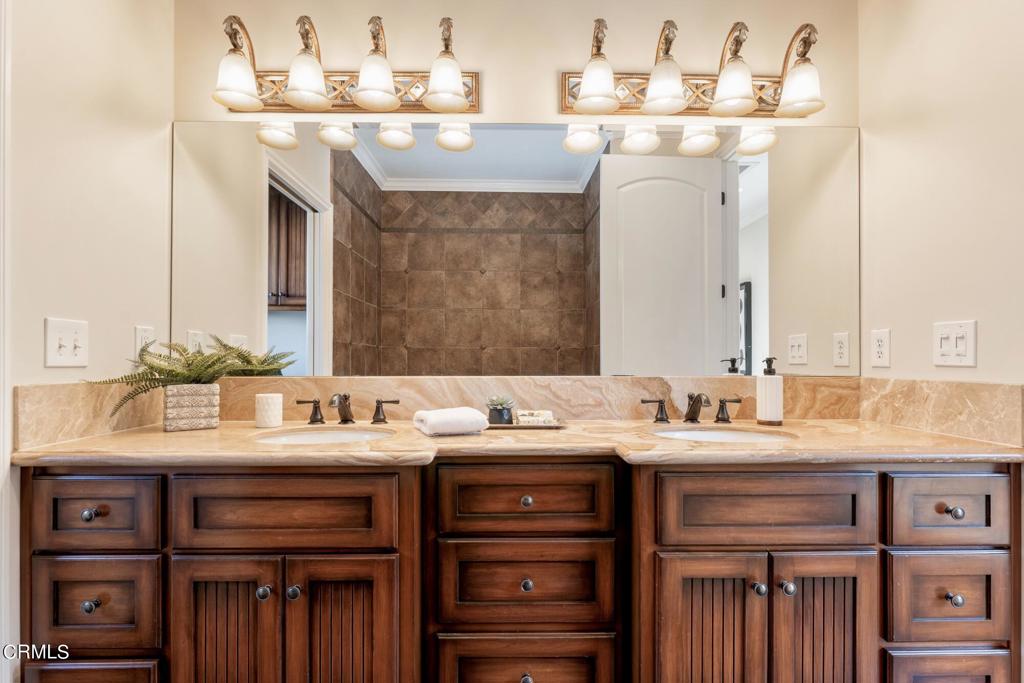 2555 Vista Laguna Terrace