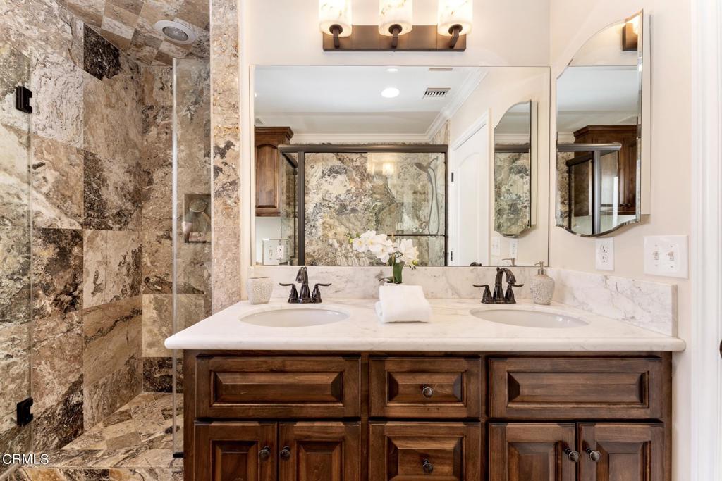 2555 Vista Laguna Terrace