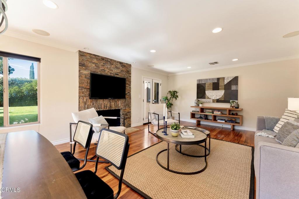 2555 Vista Laguna Terrace