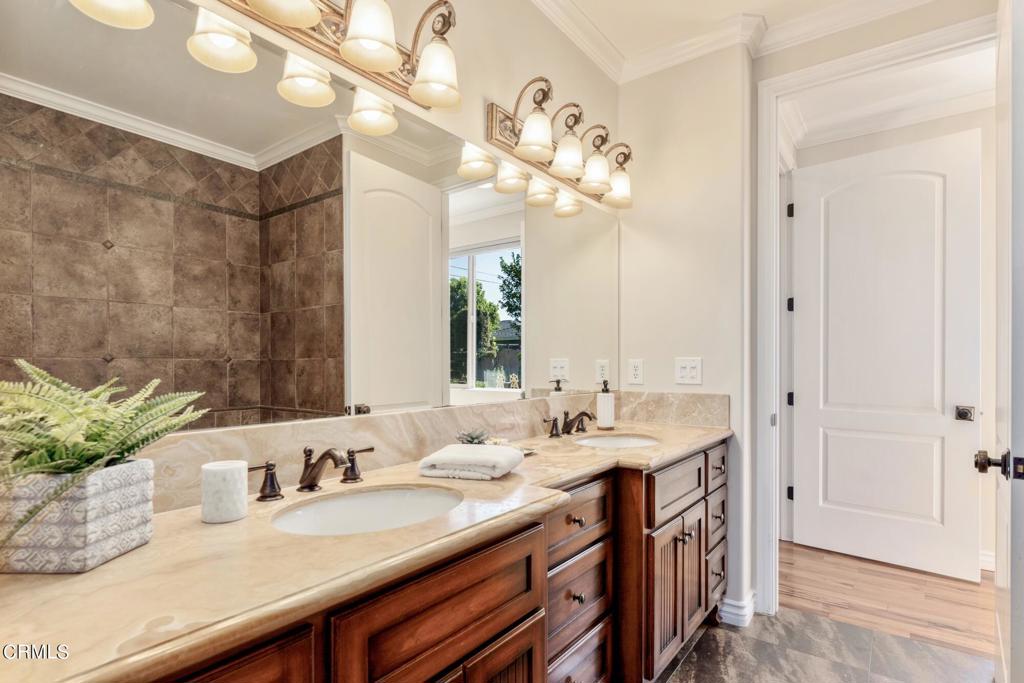 2555 Vista Laguna Terrace