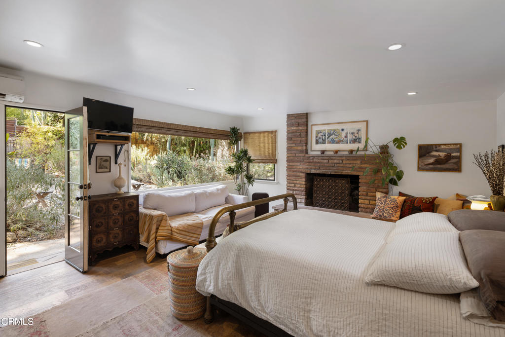 3232 Mount Curve Avenue