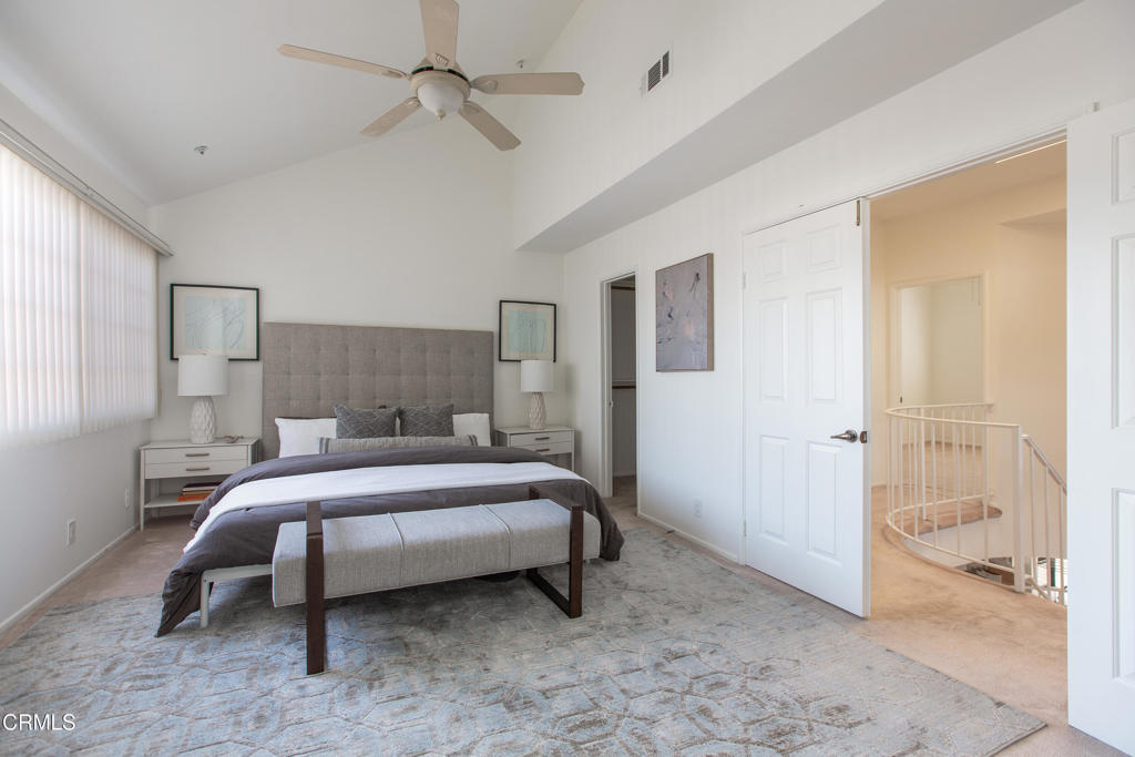 2249 Montrose Avenue 10