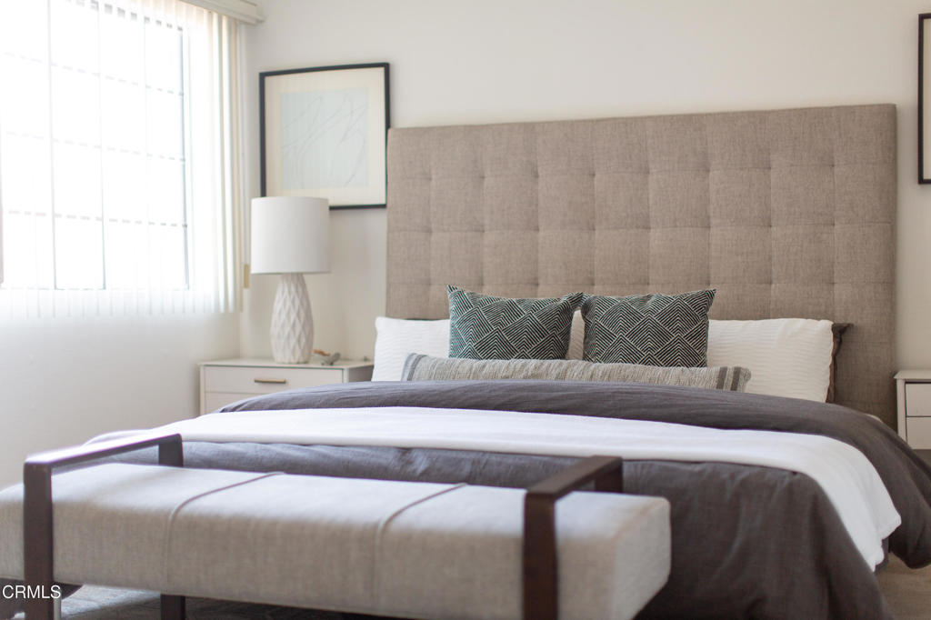 2249 Montrose Avenue 10