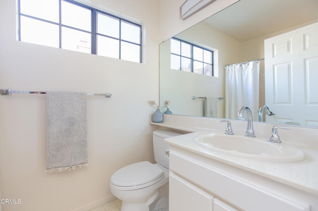 2249 Montrose Avenue 10