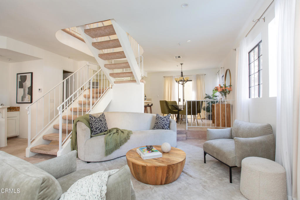 2249 Montrose Avenue 10